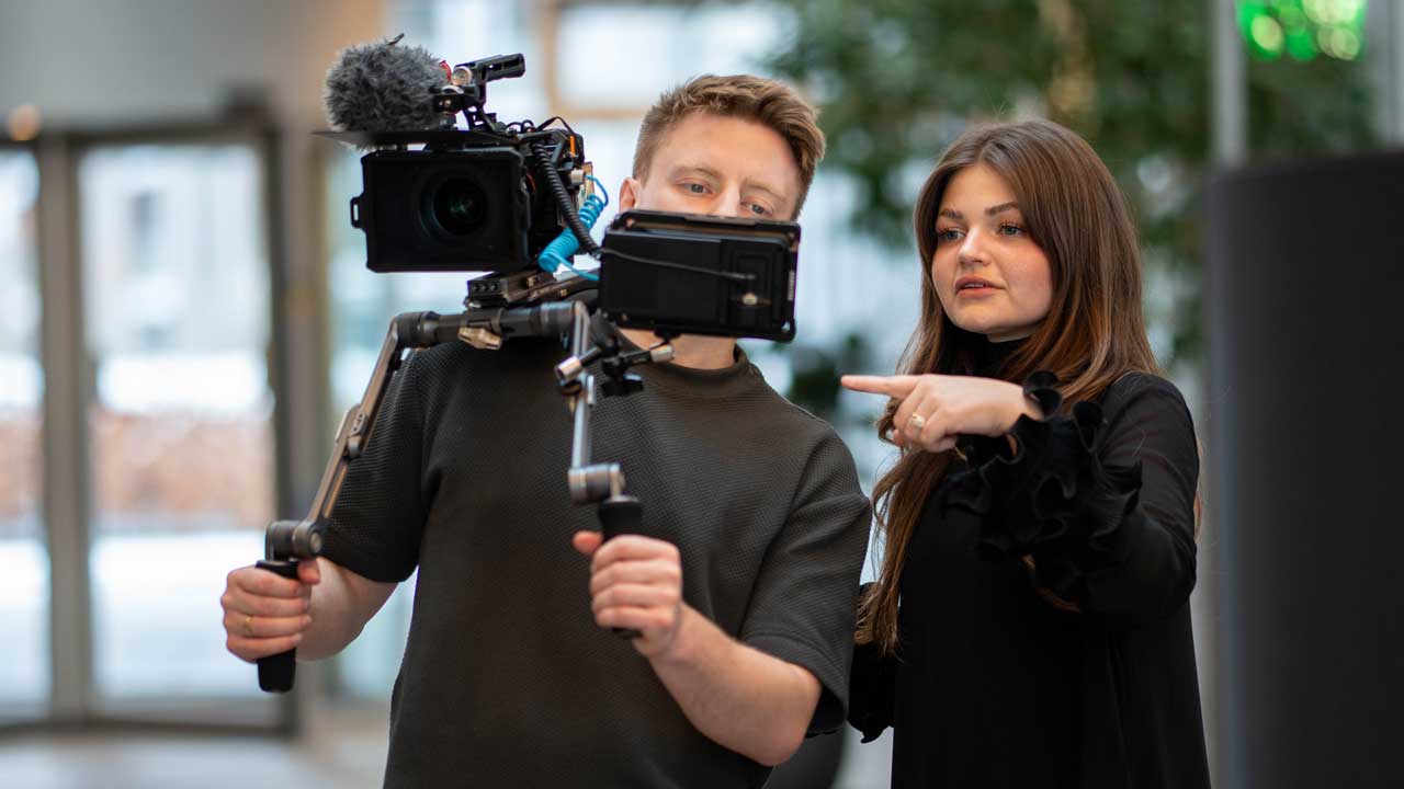 Mads-Sara-med-kamera_02